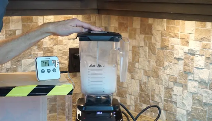 Can You Put Hot Liquid in a Blender